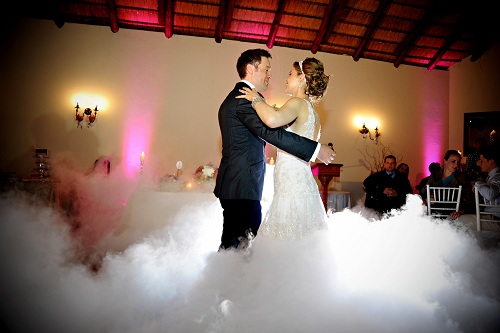 Đá khô - đá khói tạo khói trong đám cưới